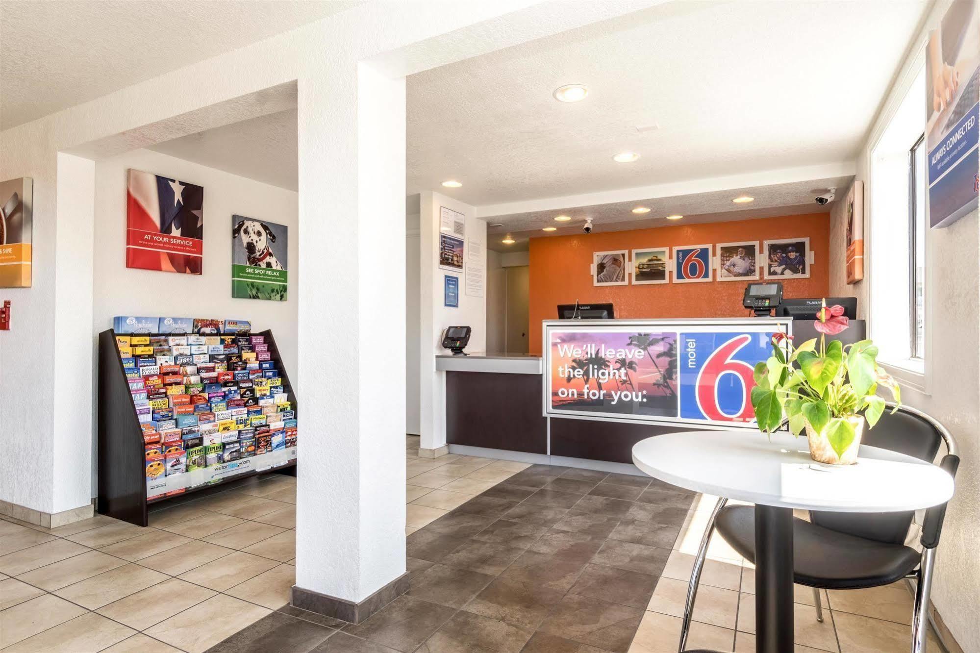 Motel 6-Anaheim, Ca - Fullerton East Dış mekan fotoğraf